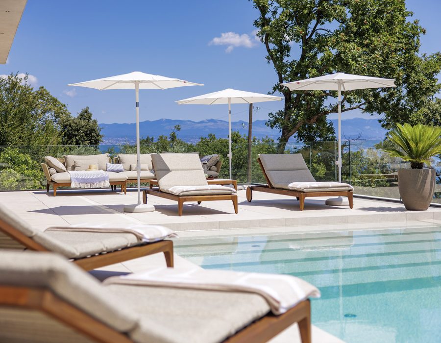 Bazen i ležaljke - Villa Ella