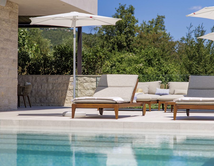 Ležaljke uz bazen - Villa Ella